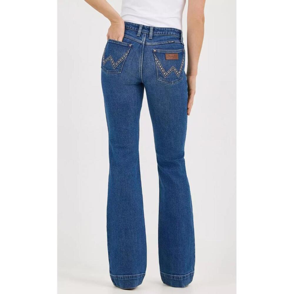 Wrangler Retro Mae mid-rise boot cut woman's jeans Size 33/30